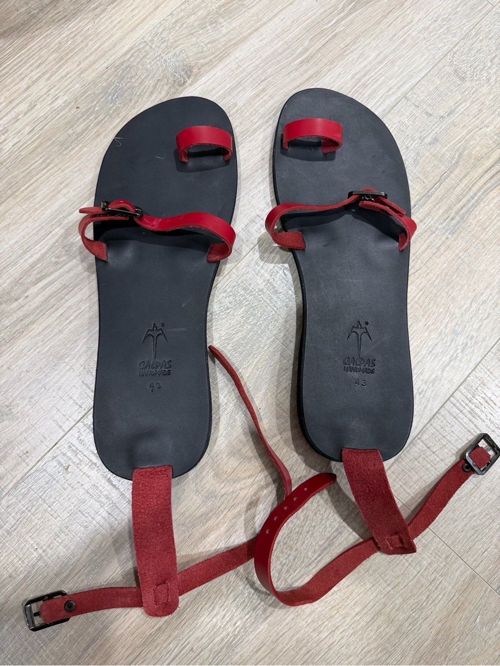 Minimalist Red & Black Leather Calpas Handmade Toe-Loop Sandals US Mens 11